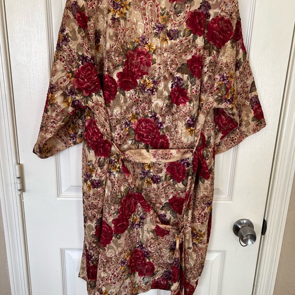 Vintage Floral Women's Robe / Nightgown Set Red and Gold - Picture 11 of 14